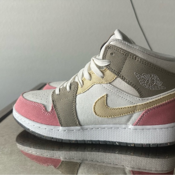 White/pink/gray - Picture 4 of 4